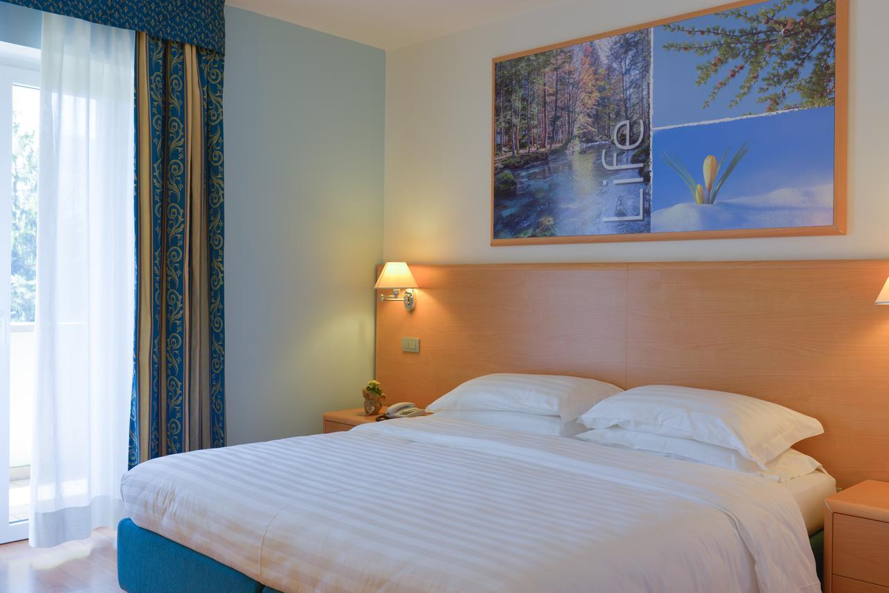 Vital Hotel Flora Comano Terme Ngoại thất bức ảnh