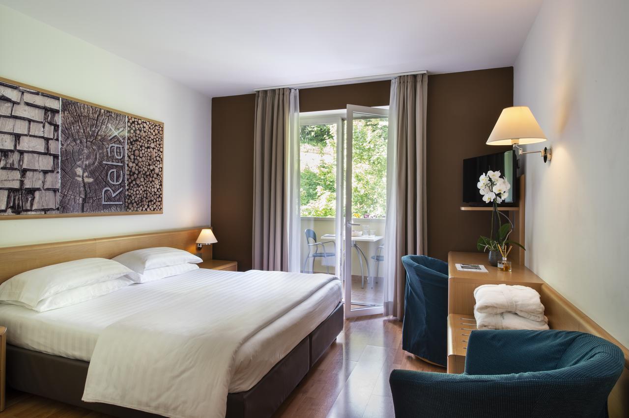 Vital Hotel Flora Comano Terme Ngoại thất bức ảnh